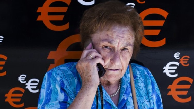 Жена "помогна на полицията" с 4800 лева