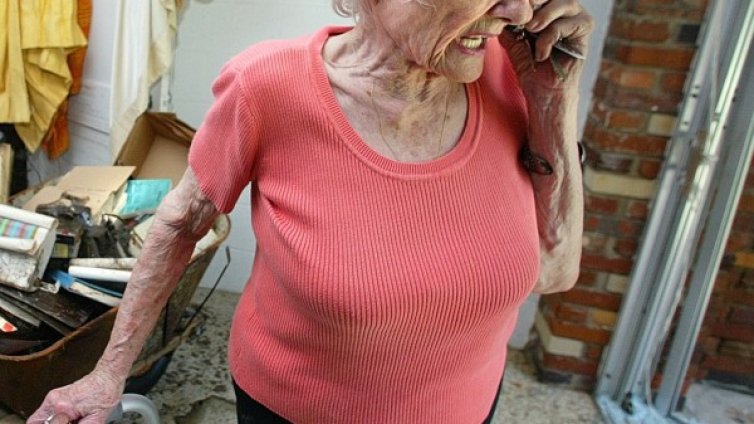 "Санитар" взе 4000 лева от възрастна жена в Ловешко