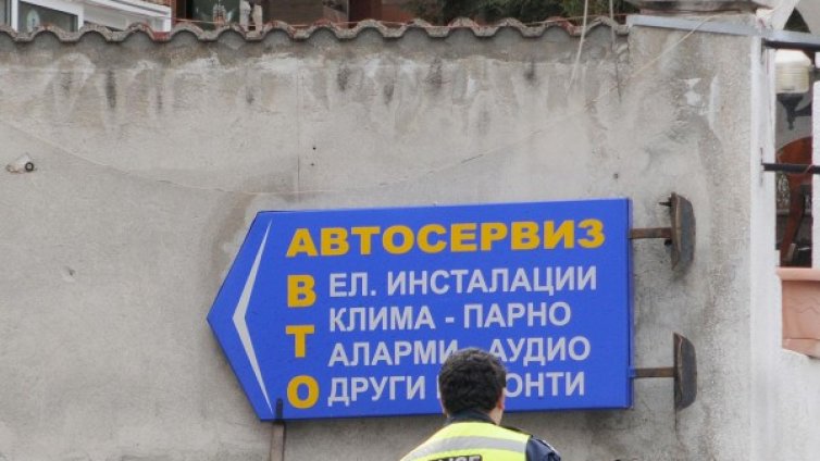 Мъже крадат коли в Добрич, продадоха ги на варненец 