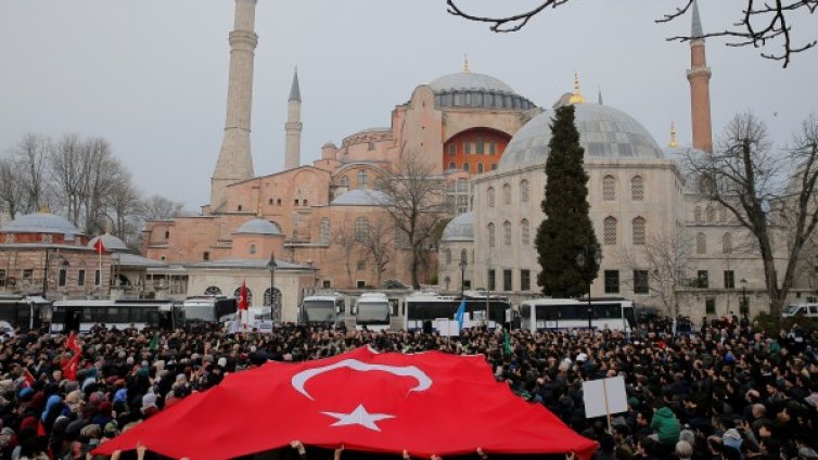 Радост в Турция: След 84-годишни окови, "Света София" &ndash; джамия