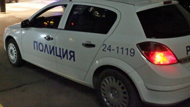 Обраха майката на Евгения Банева пред дома й 