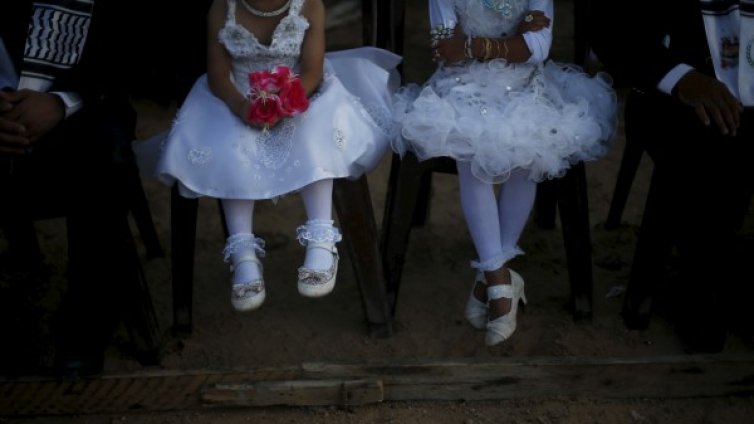 Историята на 14-годишната Хазда, омъжена за по-възрастен мъж