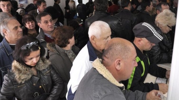 МВР иска допълнителни паспортни гишета в градовете у нас