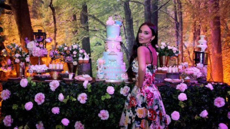 Змии, костенурки... Николета затвори клуб за ЧРД на Никол