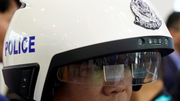 Въоръжен с нож уби двама в училище в Китай 