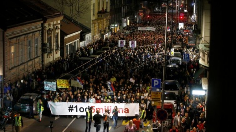 Западът не подкрепя опозицията в Сърбия. Защо?
