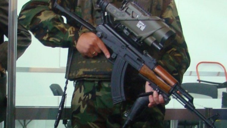 Прострелялата се курсантка &ndash; стабилна, няма опасност за живота й