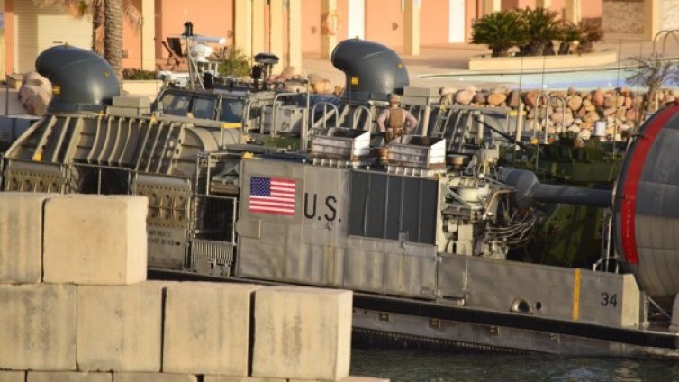 Военен самолет атакувал летището в Триполи