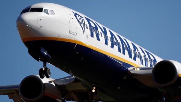 Ryanair отказа да качи на борда си мъж, защото бил бежанец 