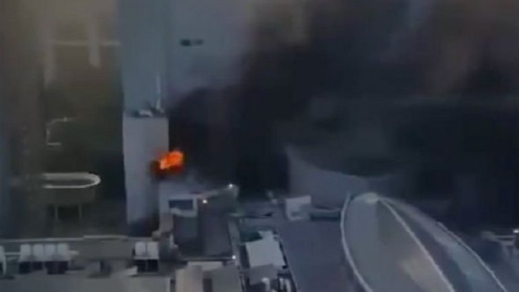 Пожар в хотел в Банкок, хора скачат през прозорците