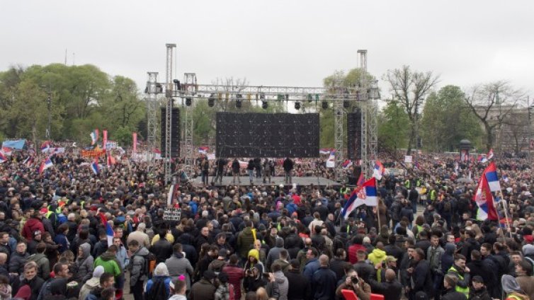 Опозицията в Сърбия излезе на нов протест, иска оставки