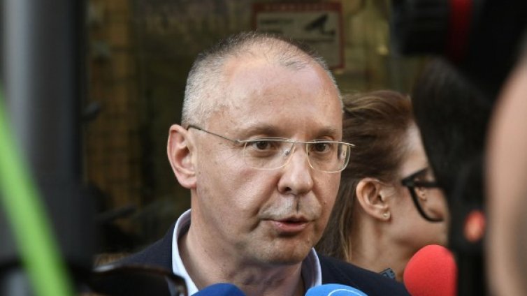 Станишев за листата на Нинова: Чист подарък за ГЕРБ! 