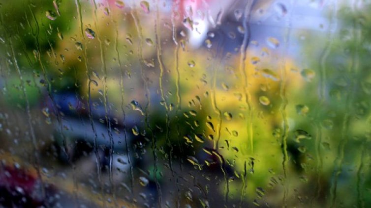 Понеделник започва с облаци и дъжд над цялата страна 