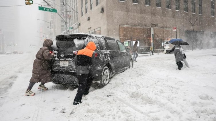 Най-малко 26 души са загинали в САЩ заради зверския студ