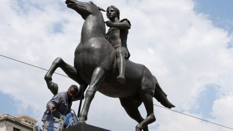 Издигнаха статуя на Александър Велики в центъра на Атина