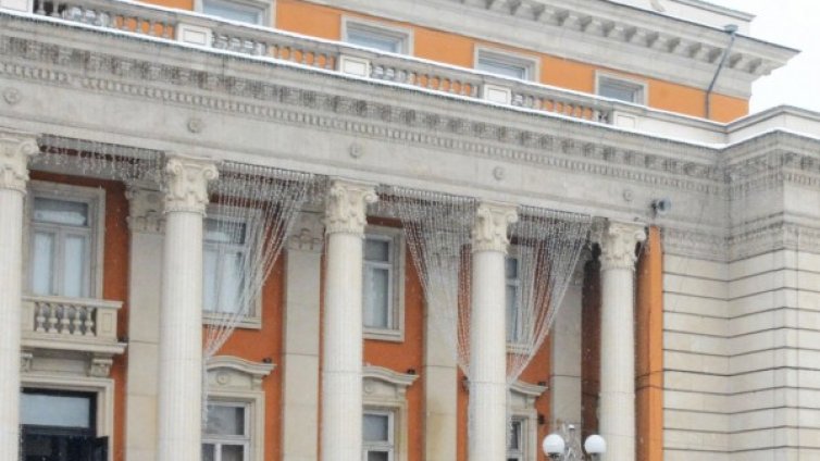 Забраниха миенето и поливането с питейна вода в Перник