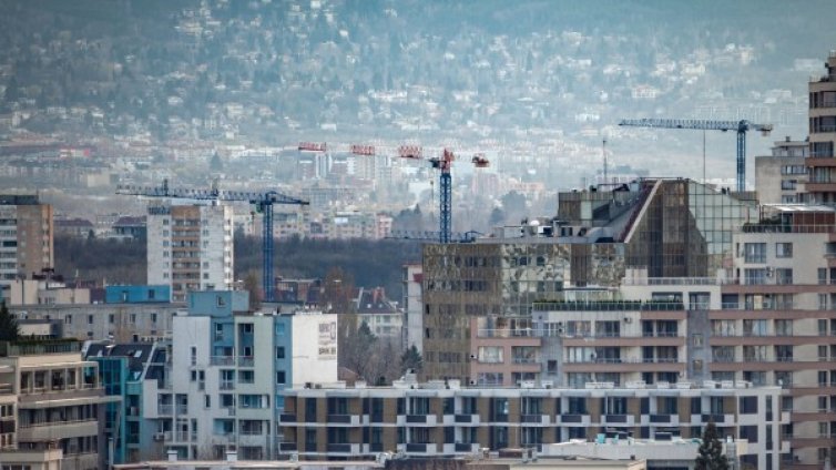 Имотният пазар продължава да изстива, ръстът в София &ndash; скромен