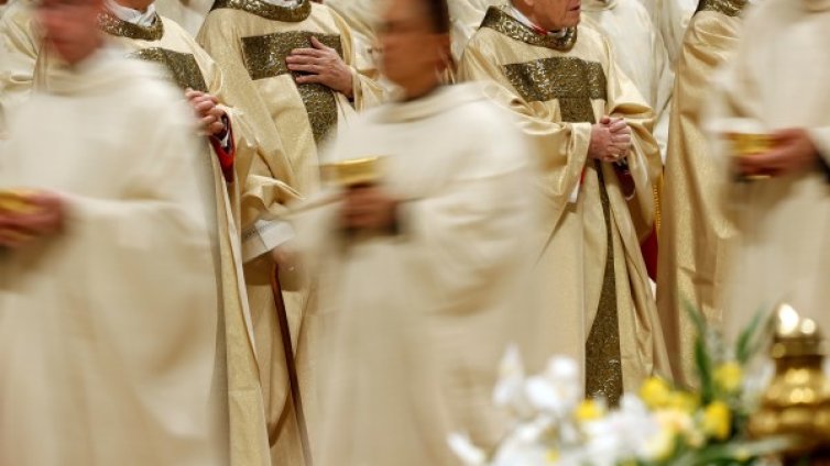 120 свещенеци от Ню Йорк блудствали с деца