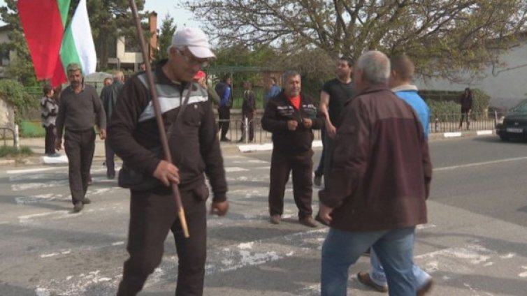 От Конуш: Газим в кал, а водата - от време на време