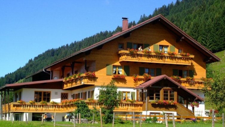 Бивш директор на ДФ "Земеделие": Ще има още къщи с нередности