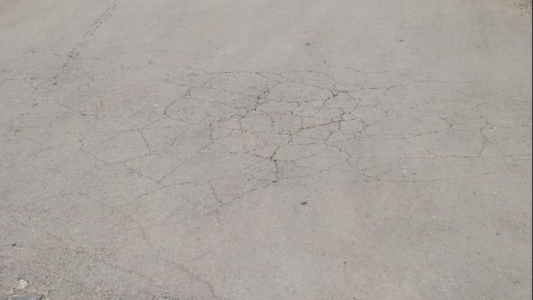 HelpBook сигнали: Опасна площадка до НДК, агресивни кучета, дупки...