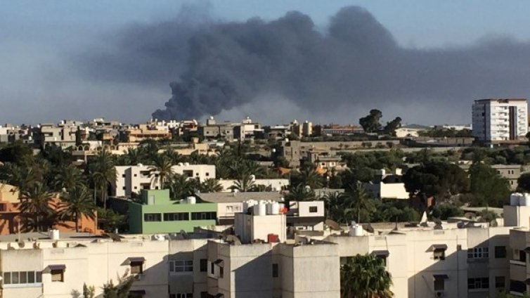 В Либия: Дипломатическа офанзива срещу военна офанзива 