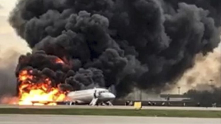 Самолетите горят 90 секунди, после - взрив! Как се спаси мъжът от 18 ред на SSJ-100?