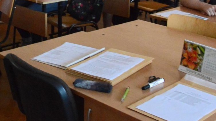 Четвъртокласниците на "малка матура" по математика днес