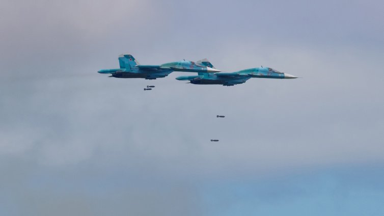 Украйна е унищожила два руски Су-34 при атака срещу военно летище 