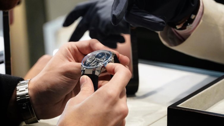 Местим часовниците с един час назад тази нощ