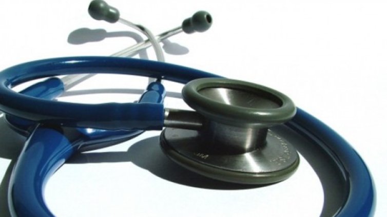 Жест: Млад лекар дари парите от сватбата си на студент