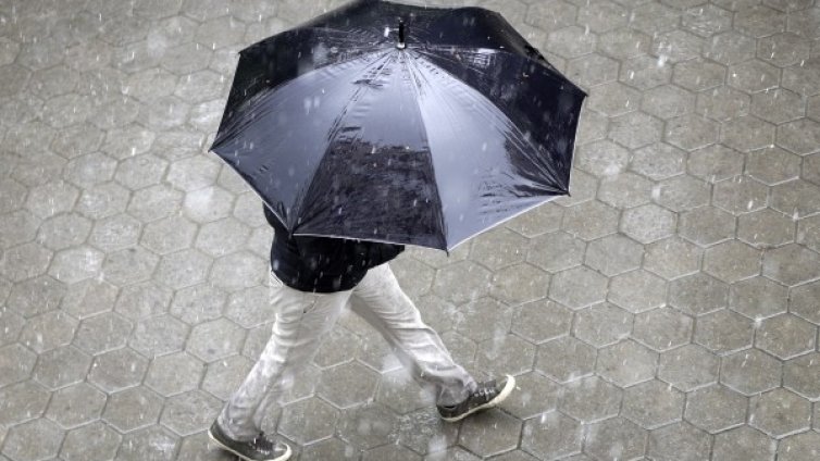 Още 3 дни дъждовно, после идват слънчеви дни