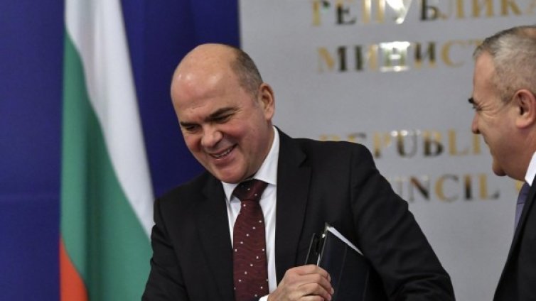 За пореден път: Стратегията за децата няма да ги отнема от родителите