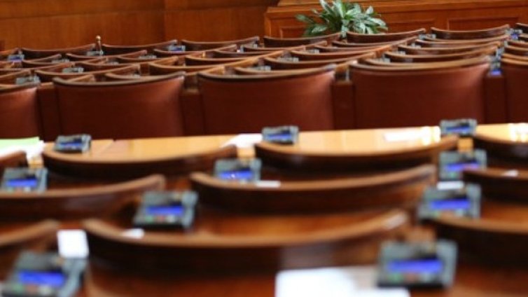 ВМРО: Затвор и солени глоби за политици - клеветници!