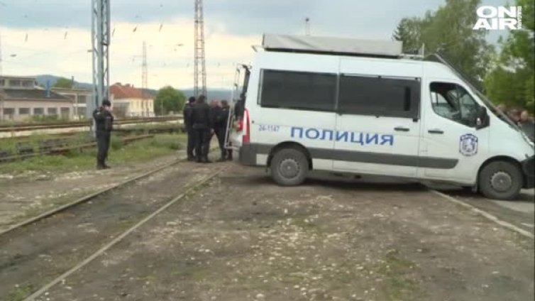 Продължава търсенето на Зайков: Спецчасти претърсиха с. Очуша