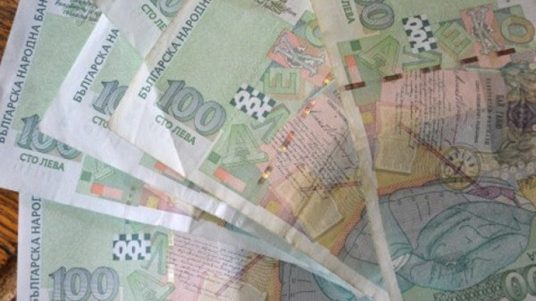 Над 400 души под ножа на НАП: Доходи нямат, харчат щедро! 