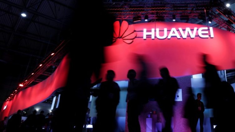 Google реже достъпа на Huawei до Android