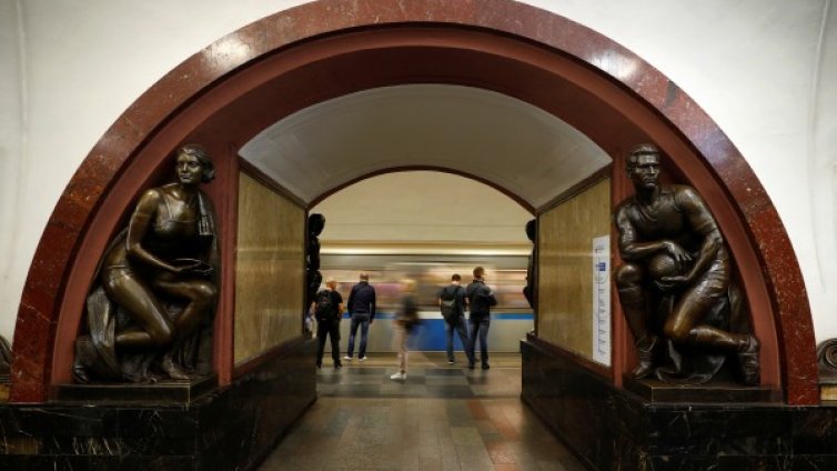 Над 1000 пътници блокирани с часове в московското метро