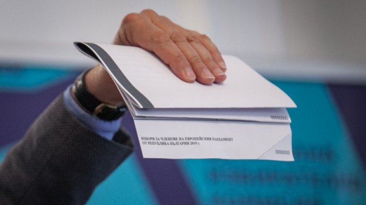 Дни преди вота ГЕРБ се стабилизира, води с 1,1% на БСП