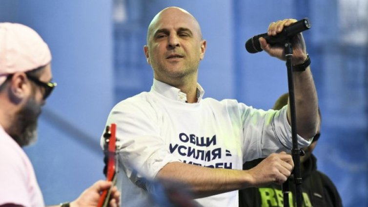 Партията на Светльо Витков агитира с... листо от канабис