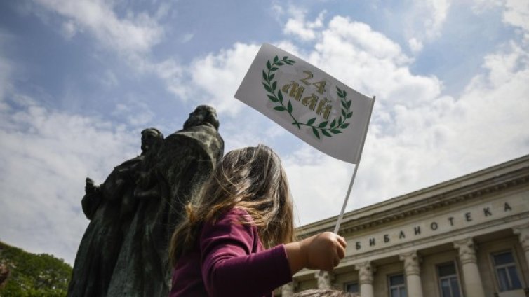 Празничният 24 май &ndash; топъл, но дъждовен