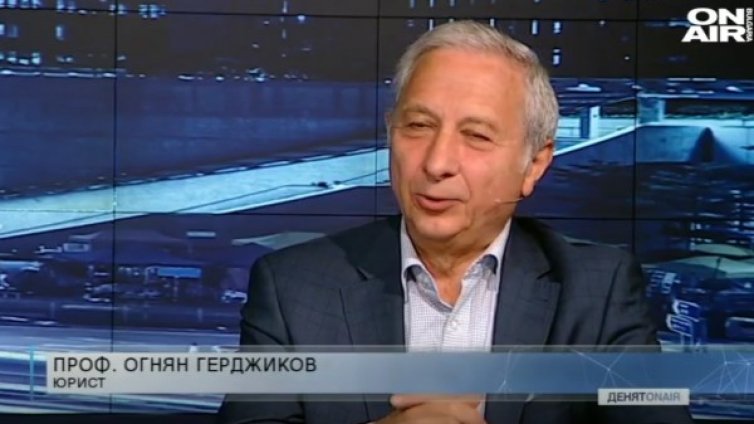 Проф. Огнян Герджиков с две стихосбирки за прависти