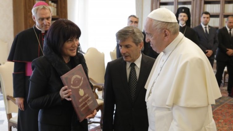 Папата към Караянчева: Пазете мира, разпространявайте мира!