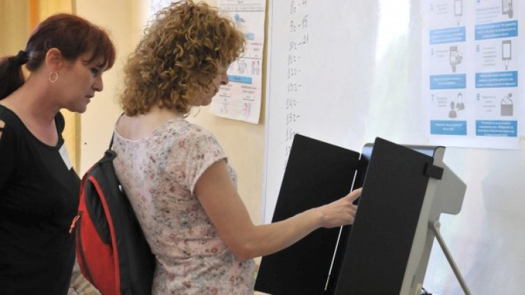 Гласувалите към 13 часа под милион, активността 15.47%