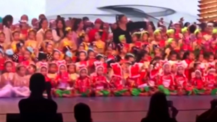 13-годишно загина след пропадане на сцена в Китай