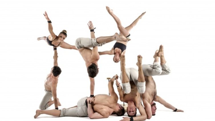 С деца на цирк по време на One Dance Week