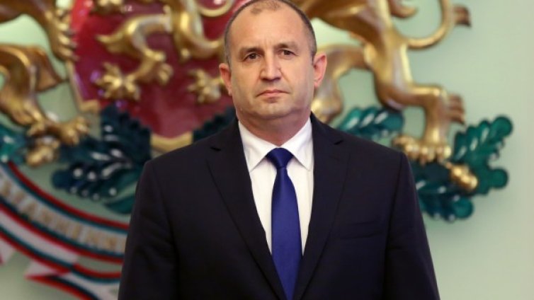 Радев препоръча: Политиците да мислят за народа, не за партиите си