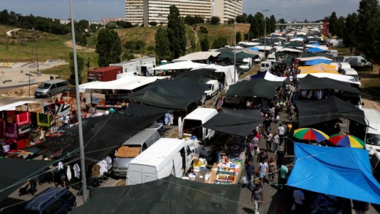 Плашат ромите в Португалия с... керамични жаби! 