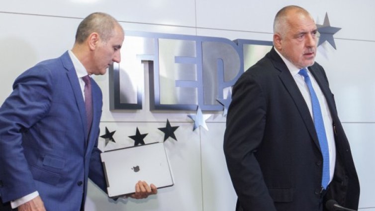 Цветанов 40 дни мислил за оставката, лоша дума за премиера няма да каже