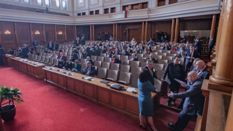 Субсидиите да се намалят, големи са. Но откъде ще се финансират партиите?
